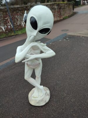 Alienfigur für den Garten, 97 cm hoch