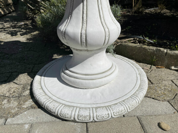Gartenbrunnen rund aus Beton mit Delphinsujet, 165 cm hoch 3