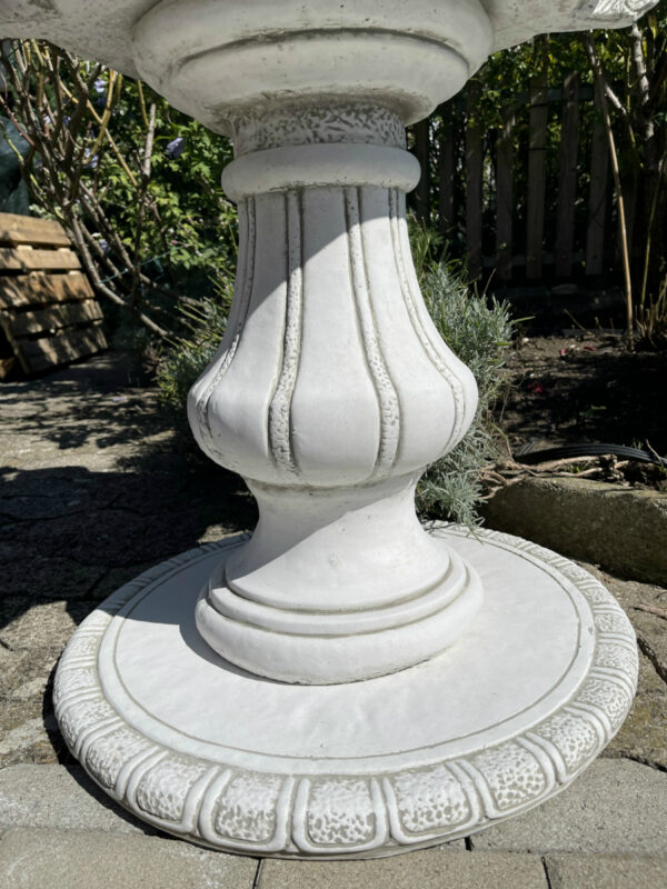 Gartenbrunnen rund aus Beton mit Delphinsujet, 165 cm hoch 4