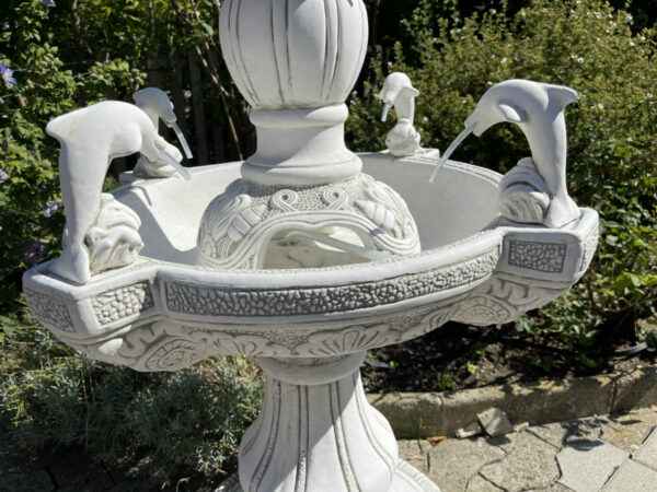Gartenbrunnen rund aus Beton mit Delphinsujet, 165 cm hoch 6
