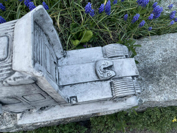 Volvo Lastwagen Modell aus Beton, Zugmaschine für Gartendeko 8