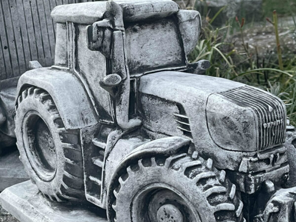 Blumentopf Beton gross, Traktor mit Anhänger zum Bepflanzen 9