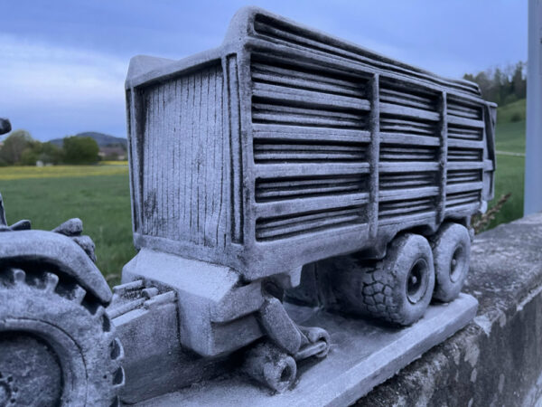 Blumentopf Beton gross, Traktor mit Anhänger zum Bepflanzen 8