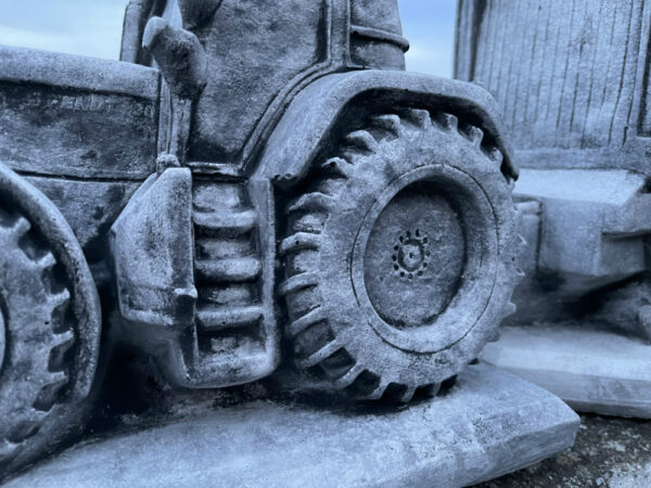 Blumentopf Beton gross, Traktor mit Anhänger zum Bepflanzen 7