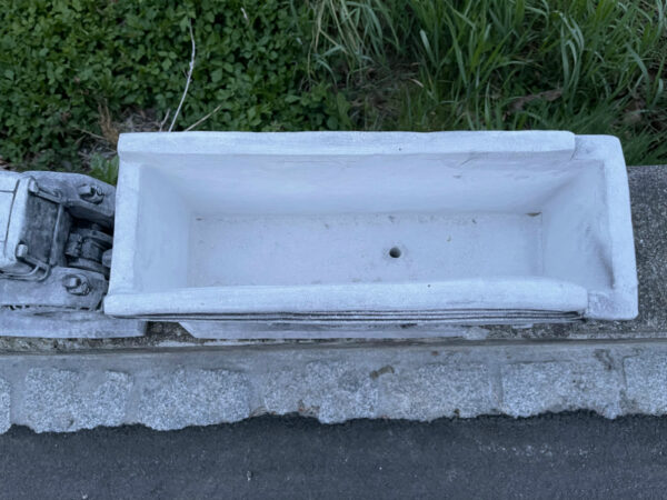 Blumentopf Beton gross, Traktor mit Anhänger zum Bepflanzen 11