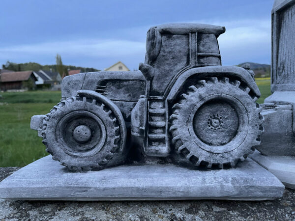 Blumentopf Beton gross, Traktor mit Anhänger zum Bepflanzen 4