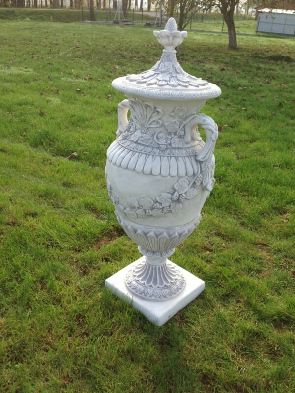 Grosse Beton Vase in Form einer Amphore mit Deckel, H: 155cm 6