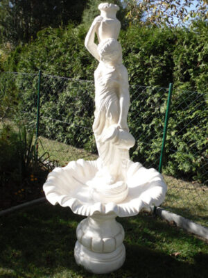 Grosser Gartenspringbrunnen mit Statue Maia, 195 cm hoch
