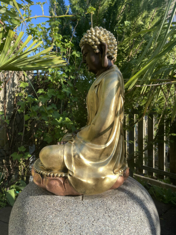 Buddha Figur auf Kissen sitzend, als Innendeko, 58 cm hoch 4