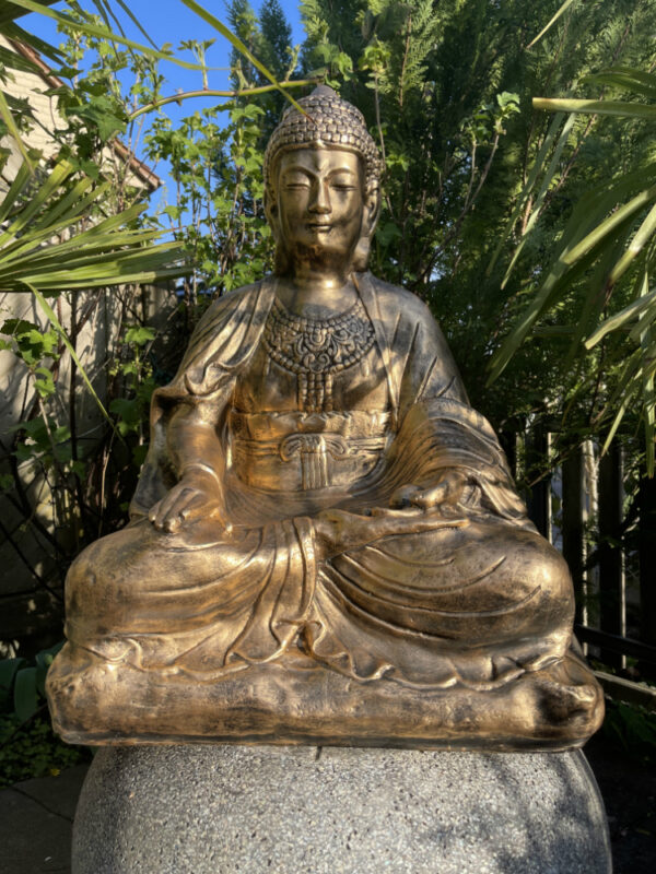 Buddha Figur auf Kissen sitzend, 70 cm hoch 2