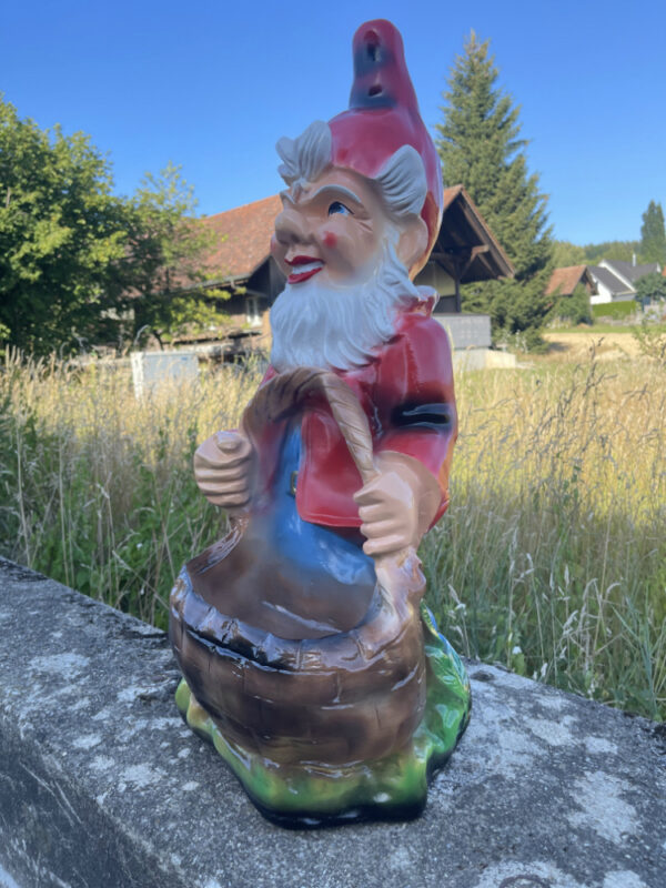 Grosser XXL Gartenzwerg mit Korb als Blumentopf, 75cm hoch 6