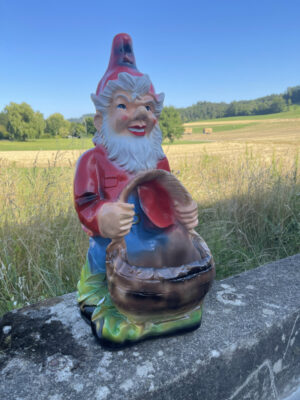 Grosser XXL Gartenzwerg mit Korb als Blumentopf, 75cm hoch