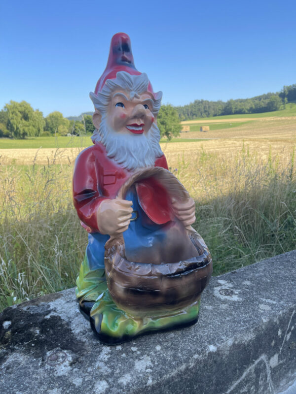 Grosser XXL Gartenzwerg mit Korb als Blumentopf, 75cm hoch
