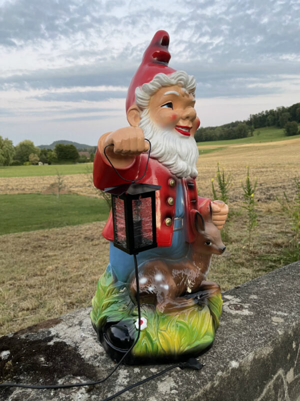 Grosser Gartenzwerg XXL beleuchtet, Laterne und Reh, H: 80cm 2