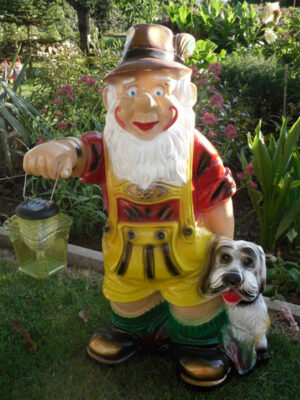 Grosser Gartenzwerg beleuchtet, Bayer mit Laterne+Hund, H:70cm