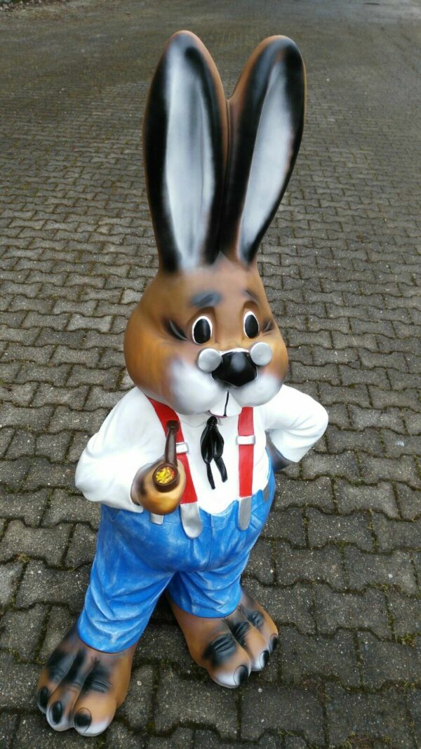 Riesiger Osterhase mit Kleidern und Pfeife, 135 cm hoch 4