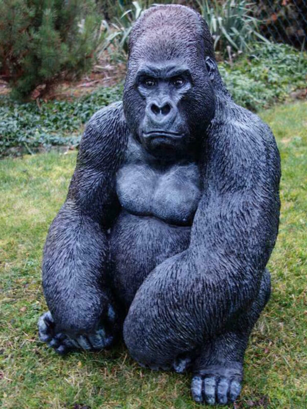 Junger Gorilla, sitzende Dekofigur, 75 cm hoch 7