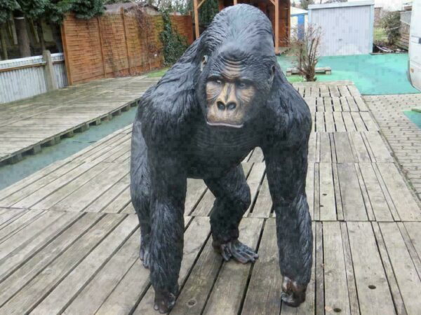 Gorillafigur lebensgross, 130 cm hoch 10