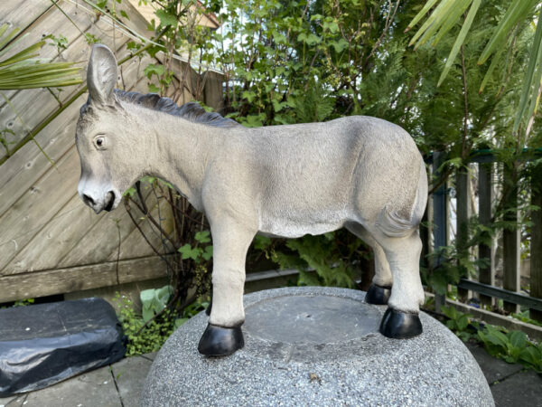Kleine Dekofigur Eselkind, 40 cm hoch 3