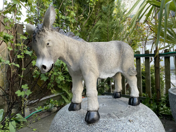 Kleine Dekofigur Eselkind, 40 cm hoch