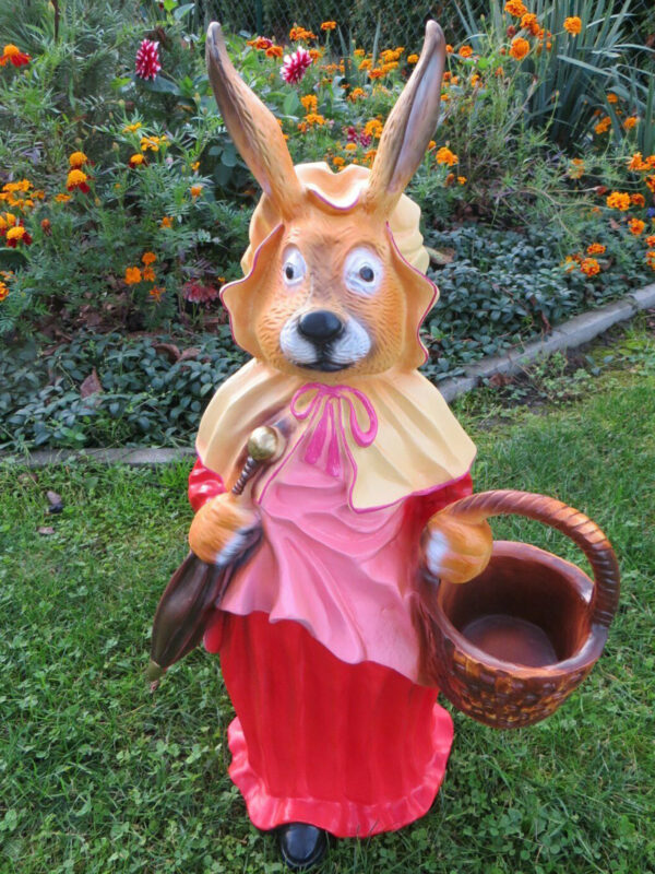 Hasenfrau mit Schirm und Korb als Gartendeko, 70 cm hoch