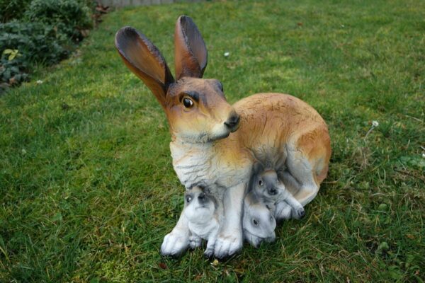 Gartenfigur Hasenweibchen mit 3 Jungen, 35 cm hoch 10