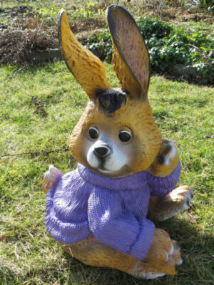 Süsser Deko Hase mit Pullover, 50 cm hoch