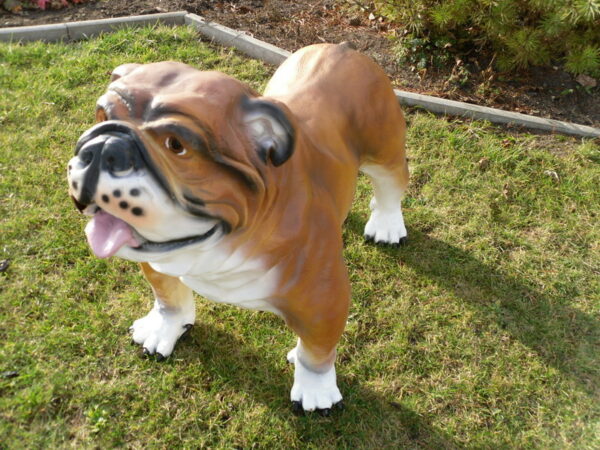 Englische Bulldogge Dekofigur für den Garten, 90 cm lang