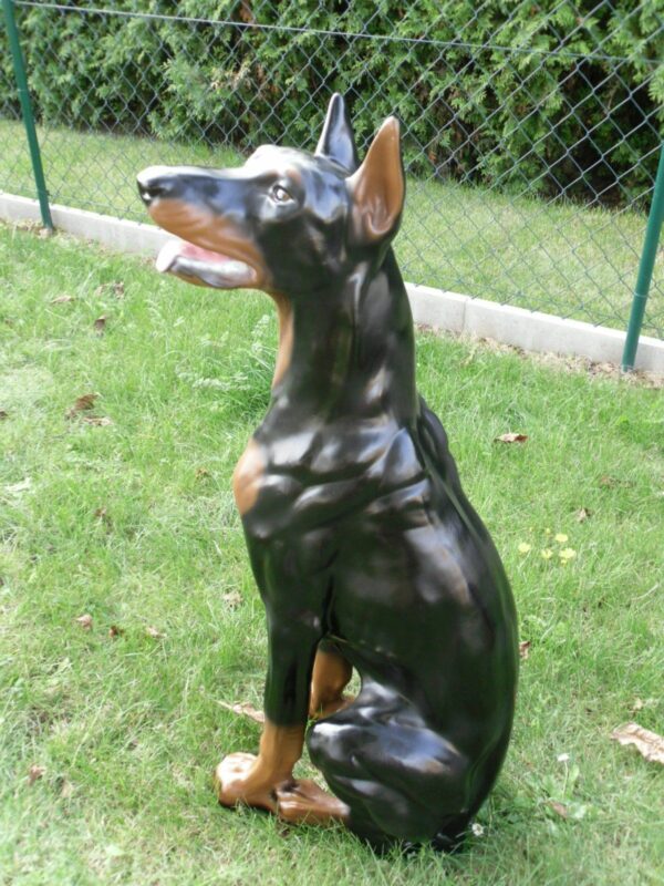 Dobermann Hundefigur Deko, sitzend, 95 cm hoch 2