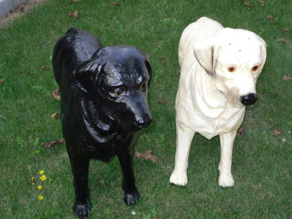 Lebensgrosse Labrador Hundefigur, stehend, 70 cm hoch 2