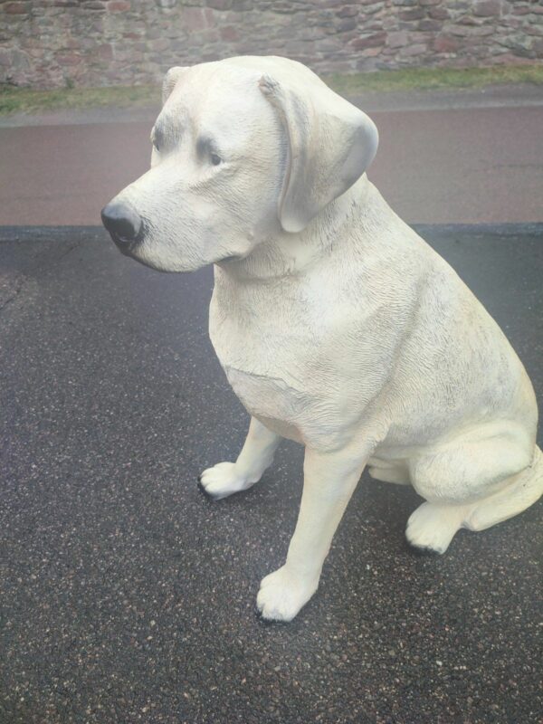 Sitzender Labrador Retriever für die Gartendeko, 65 cm hoch 2
