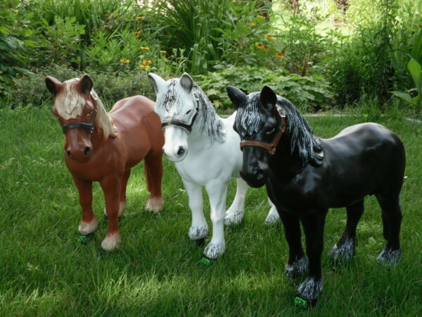 Kleine Pferd Gartenfigur, 55 cm hoch, weiss 2