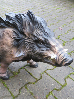 Deko Wildschweinfigur Überläuferkeiler, 77 cm lang