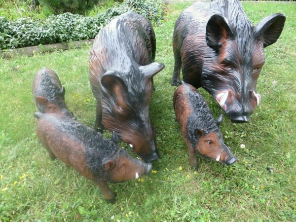 Wildschwein-Rotte mit Keiler, Bache, 3 Frischlinge, Gartendeko 2