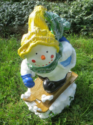 Kleine Schneemänner auf Snowboard als Weihnachtsdeko, 38cm
